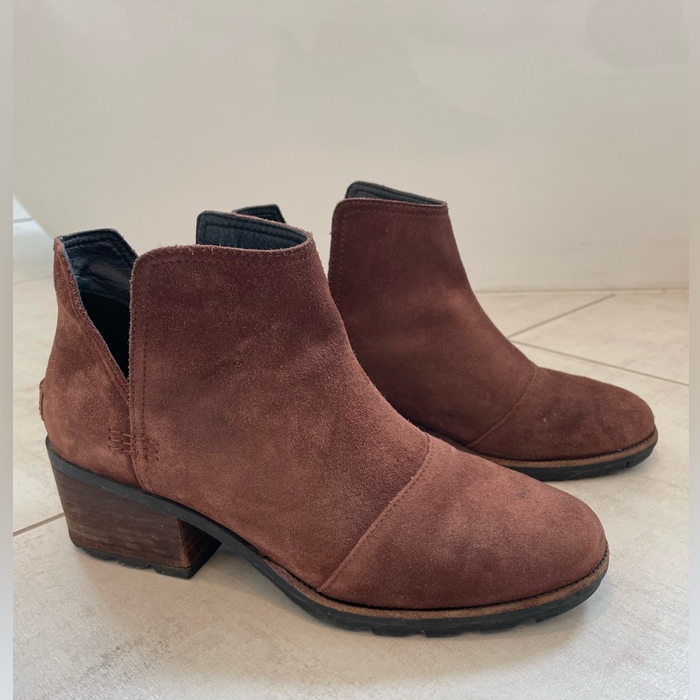 Sorel women’s ankle boots size 10